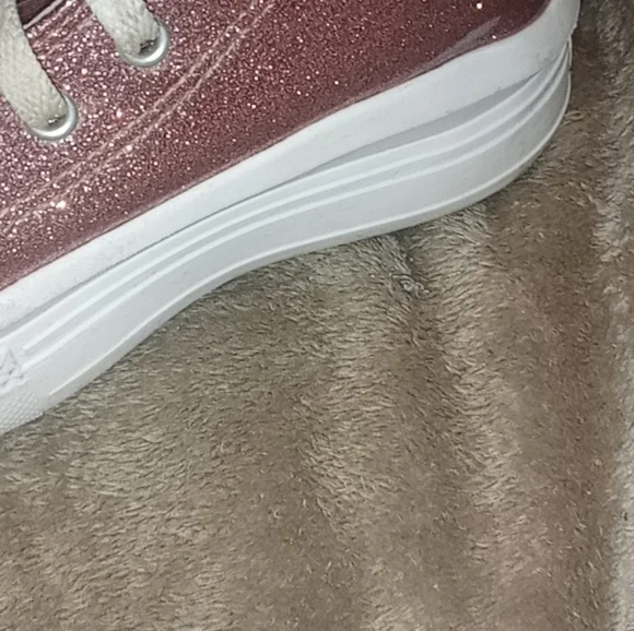 Converse - Picture 3 of 4